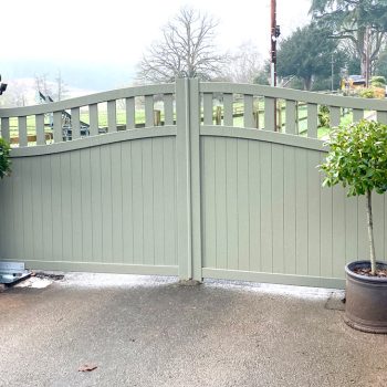 Double Swing Gate – Solid vertical infill bell-curved top