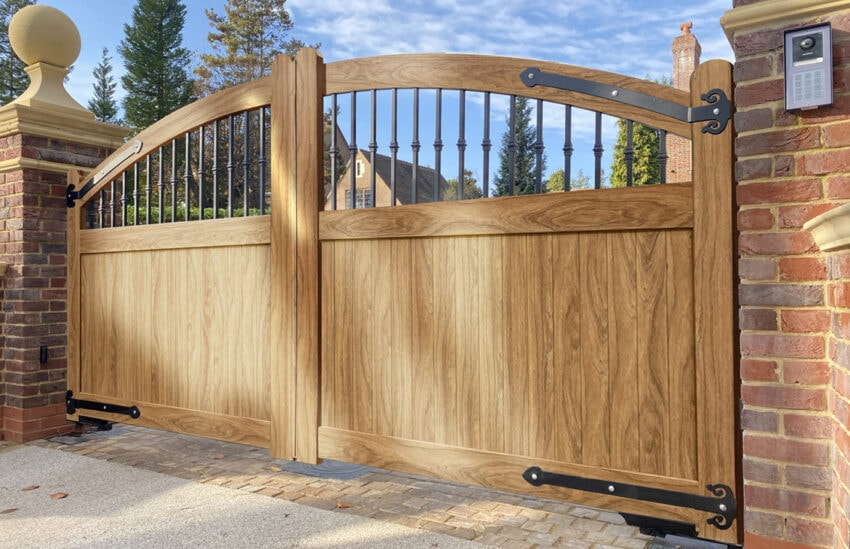 Partial Privacy Double Swing Gate – Solid vertical infill bell-curved top wide frame