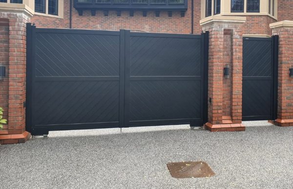 Double Swing Gate – Solid diagonal infill flat top