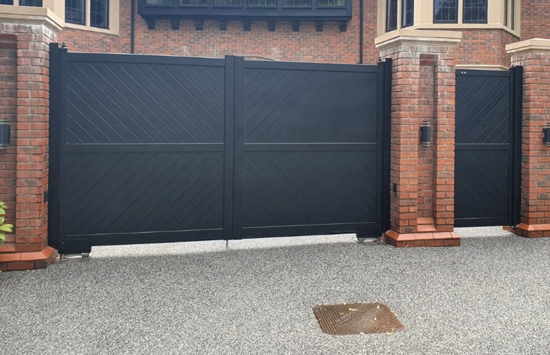 Double Swing Gate – Solid diagonal infill flat top