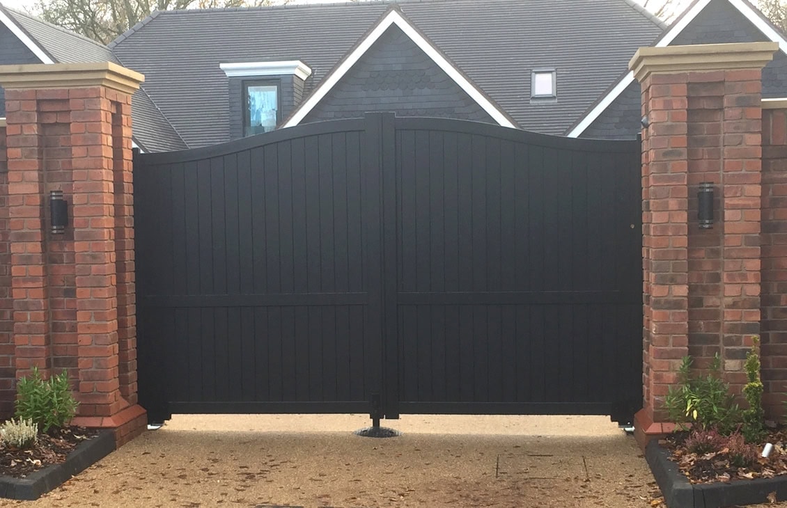 Partial Privacy Double Swing Gate - Solid vertical infill bell-curved top