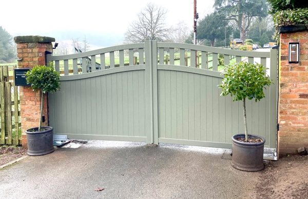 Double Swing Gate – Solid vertical infill bell-curved top