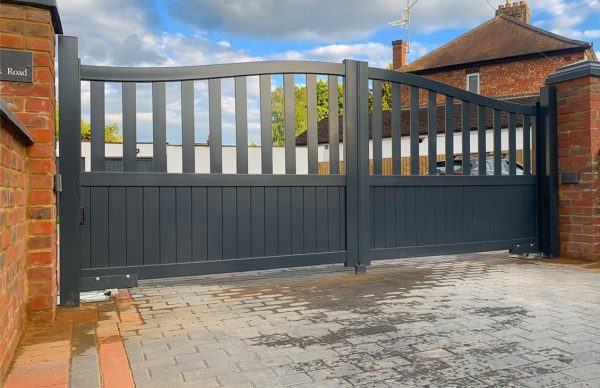 Partial Privacy Double Swing Gate – Solid vertical infill bell-curved top