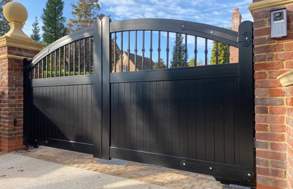 Partial Privacy Double Swing Gate – Solid vertical infill bell-curved top wide frame